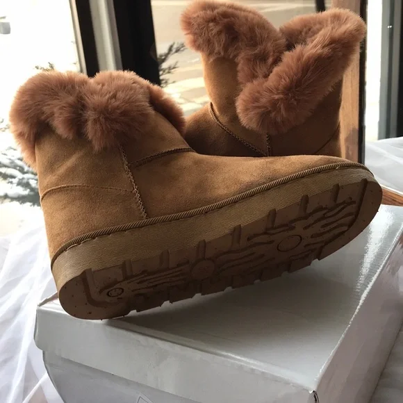 Yelete Cozy Slippers - Size 7 - Picture 3 of 3